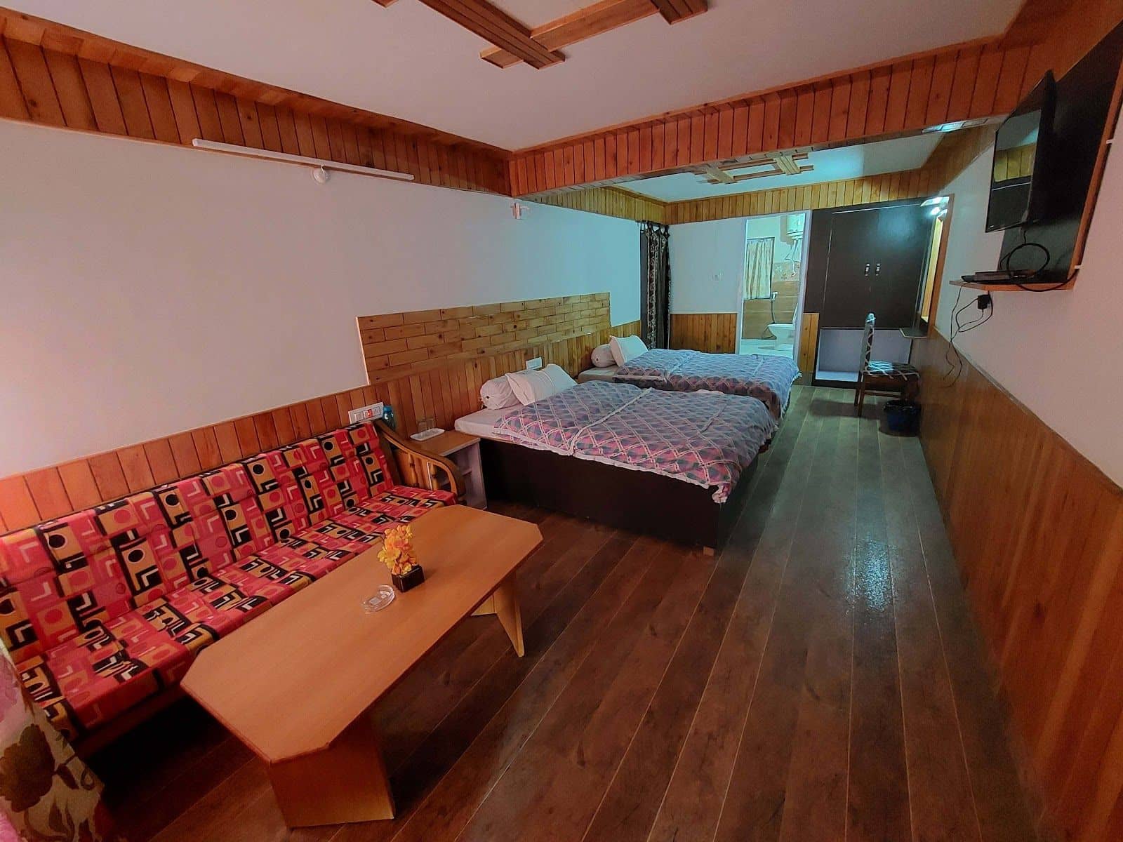 Family Homestay w/ Home Meals & Garden, HP - Banjar, HP photo 5