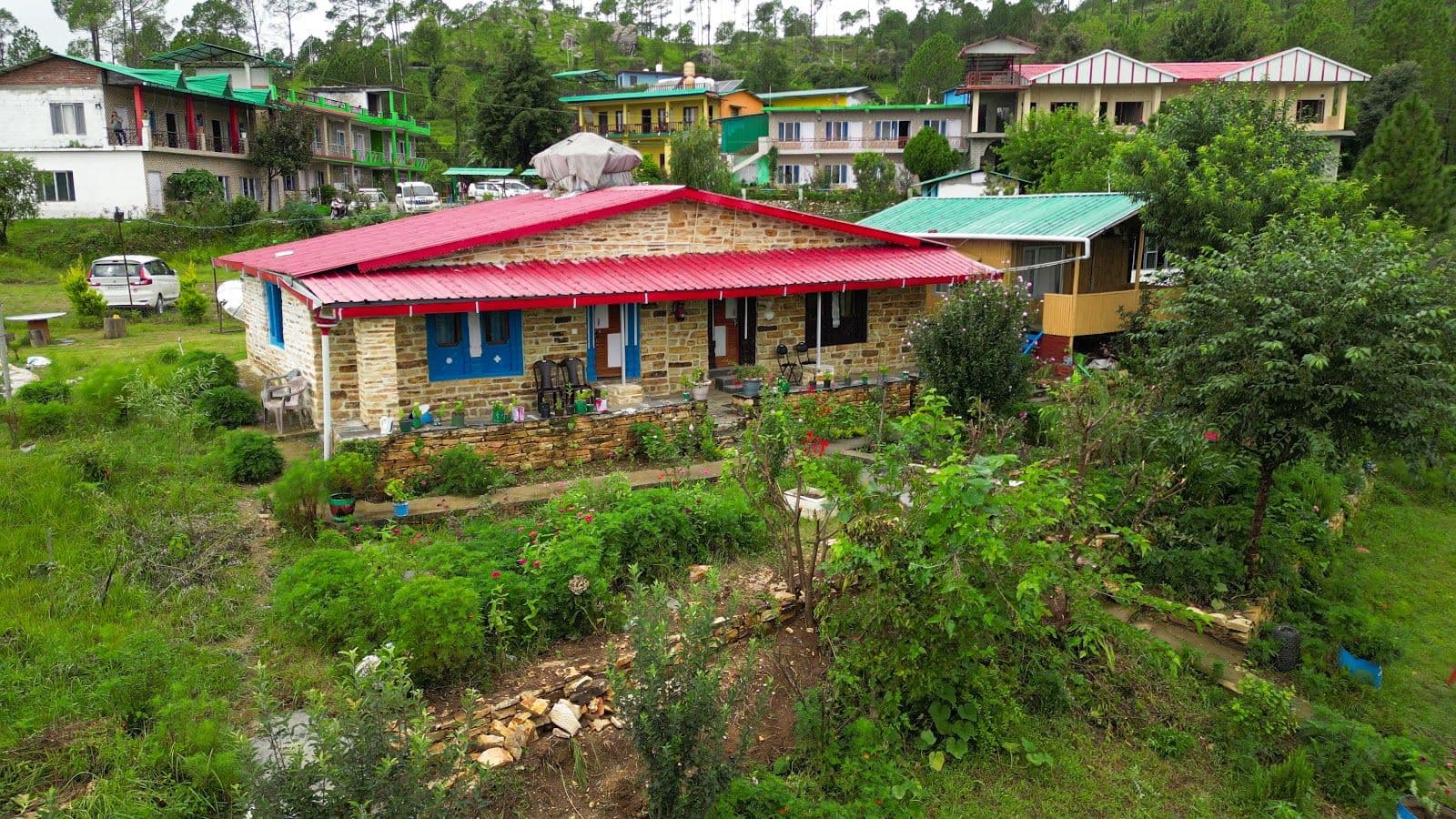 Hilltop Homestay w/ Valley Views & Home Meals in Berinag, Uttarakhand 1