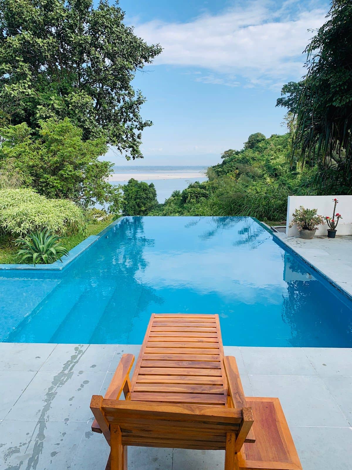Brahmaputra Views 4BR Bungalow w/ Infinity Pool - Tezpur photo 5