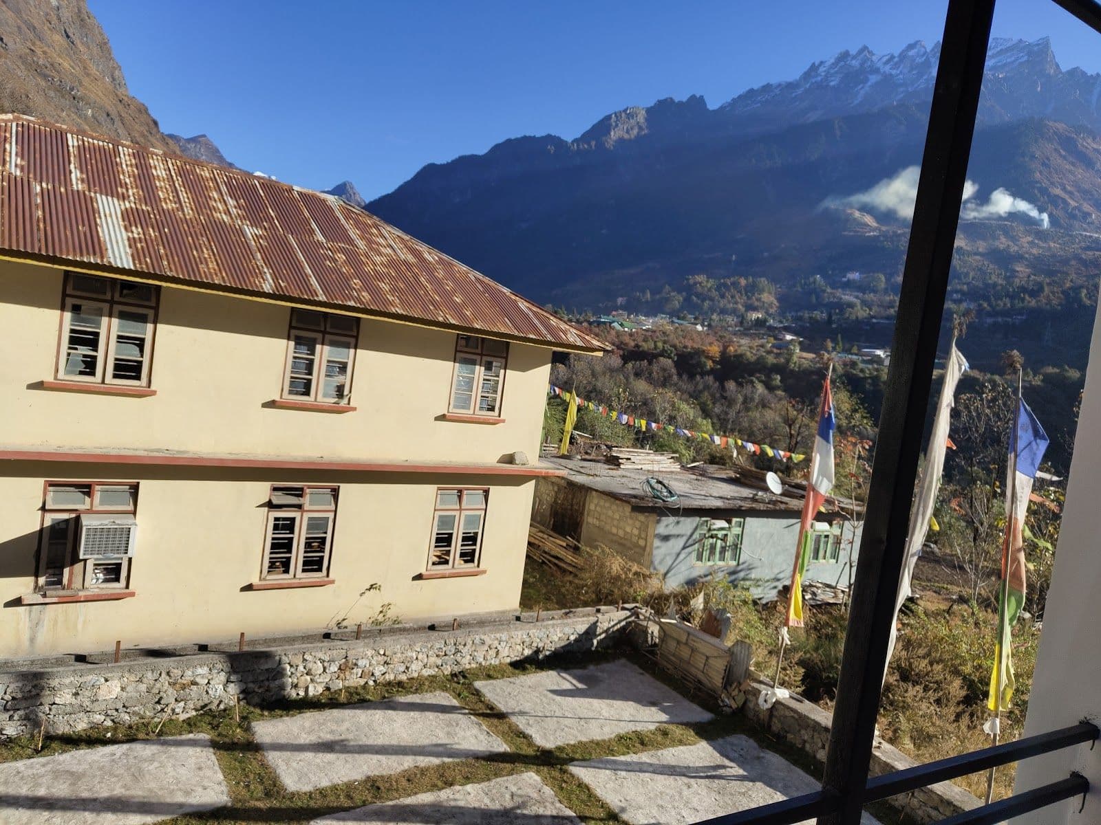 Exquisite Mtn View Stay w/ Homely Food, Sikkim in Lachen 1