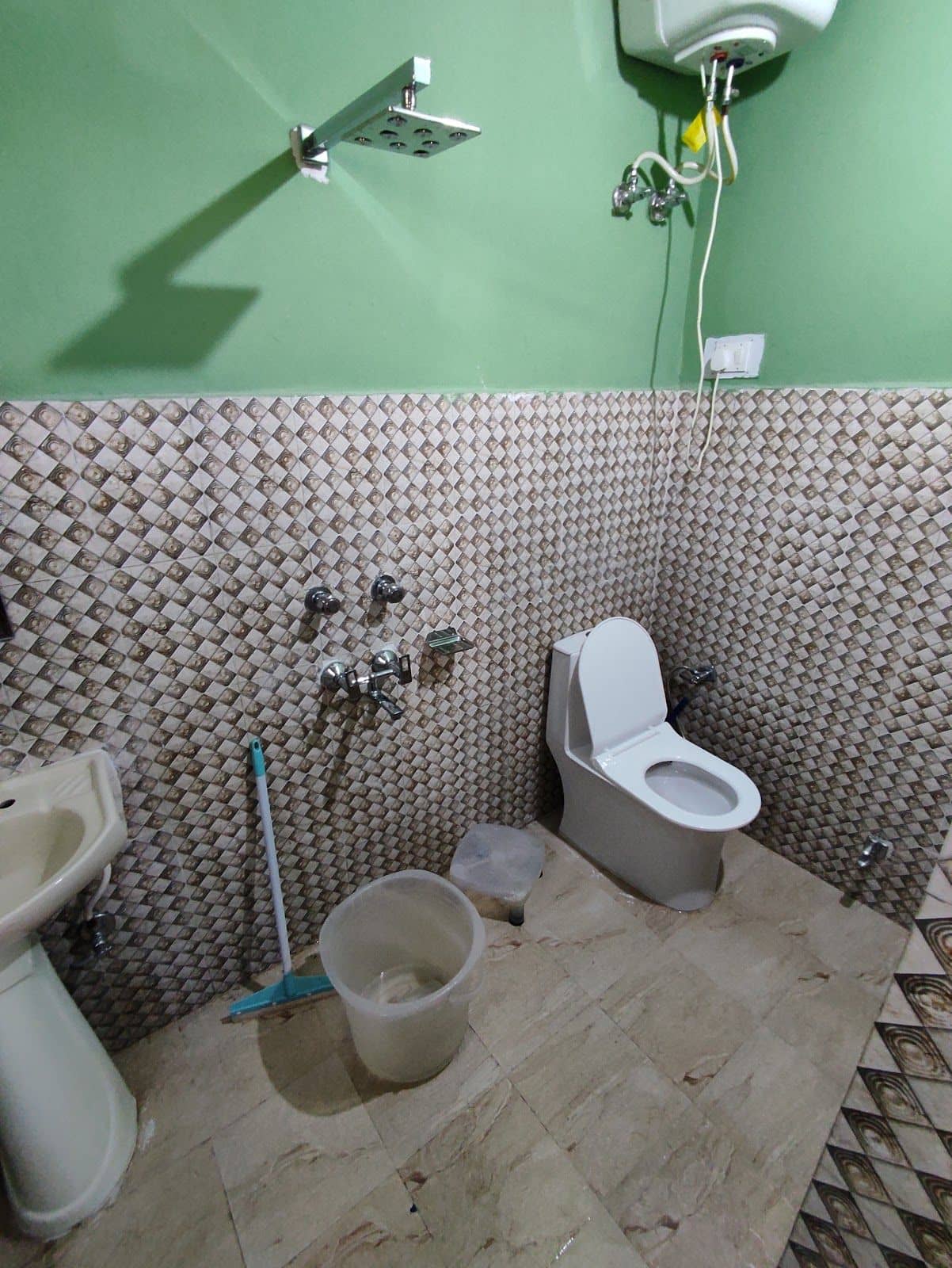 Homestay w/ Home Meals & Mountain Views, HP - Sarahan, HP photo 4