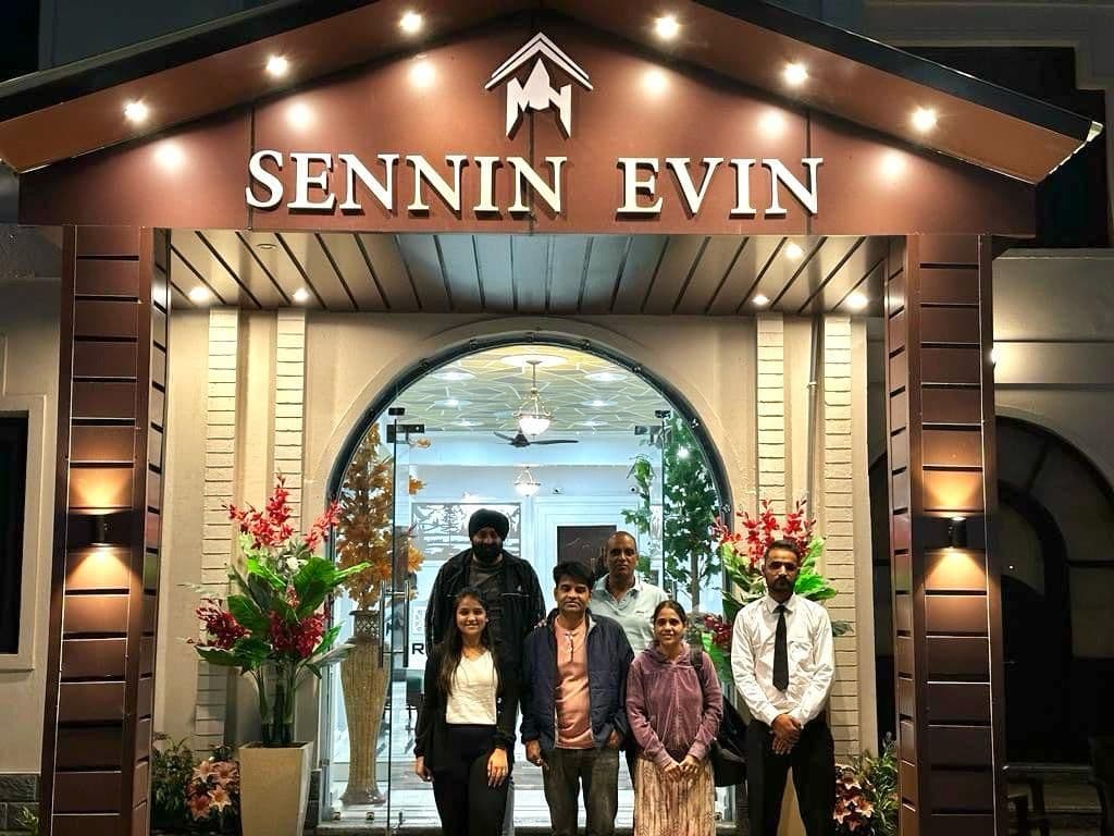 Homestay w/ Central Heating & Home Meals, J&K in Srinagar, J&K 1