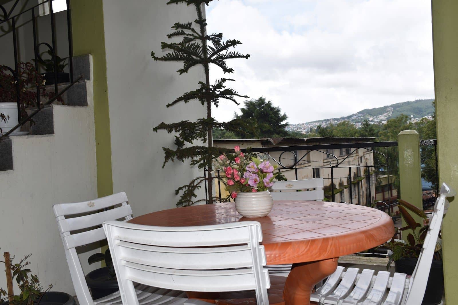 Highly-Rated Meghalaya Getaway: Super Clean - Shillong