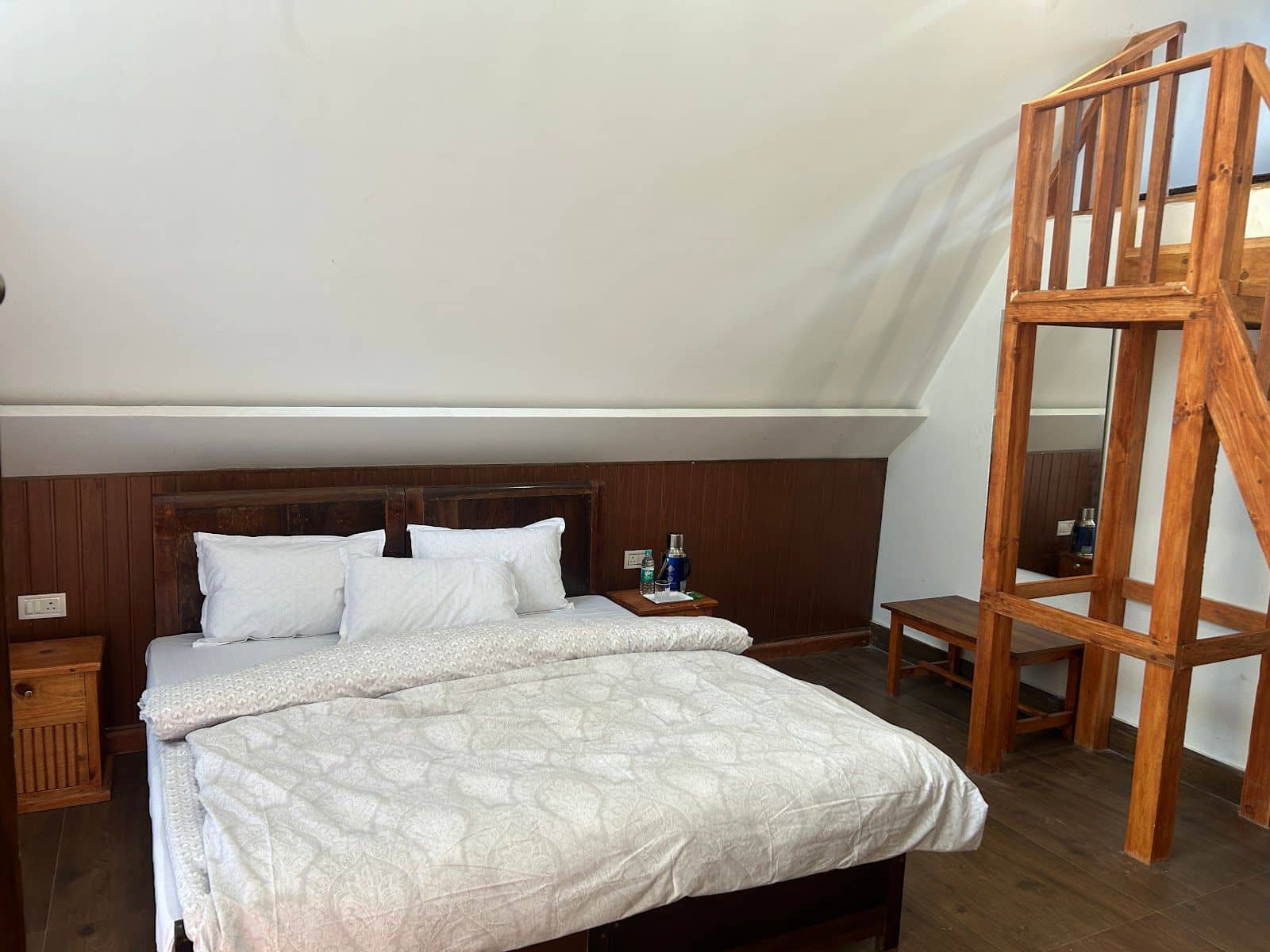 On-Route Cottage w/Delicious Food & Attic Beds, AR - Bomdila photo 3