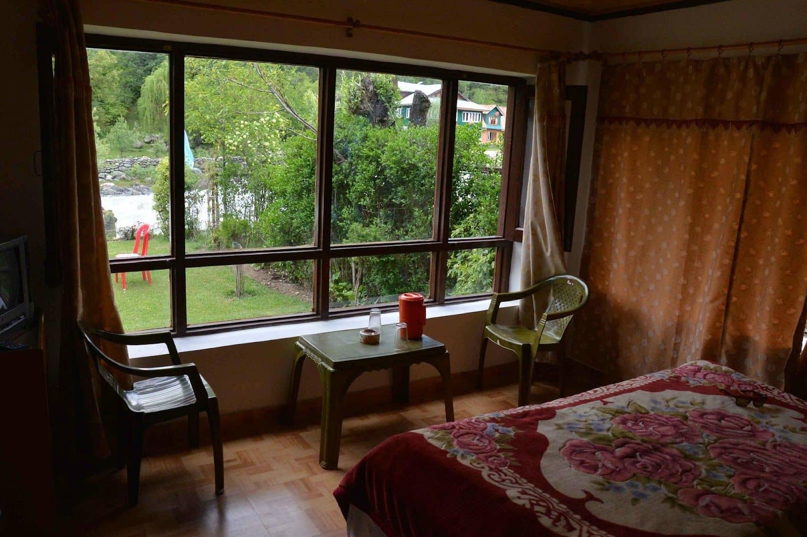 Riverside Bungalow w/ Mtn Views, JK - Pahalgam, Jammu & Kashmir photo 3