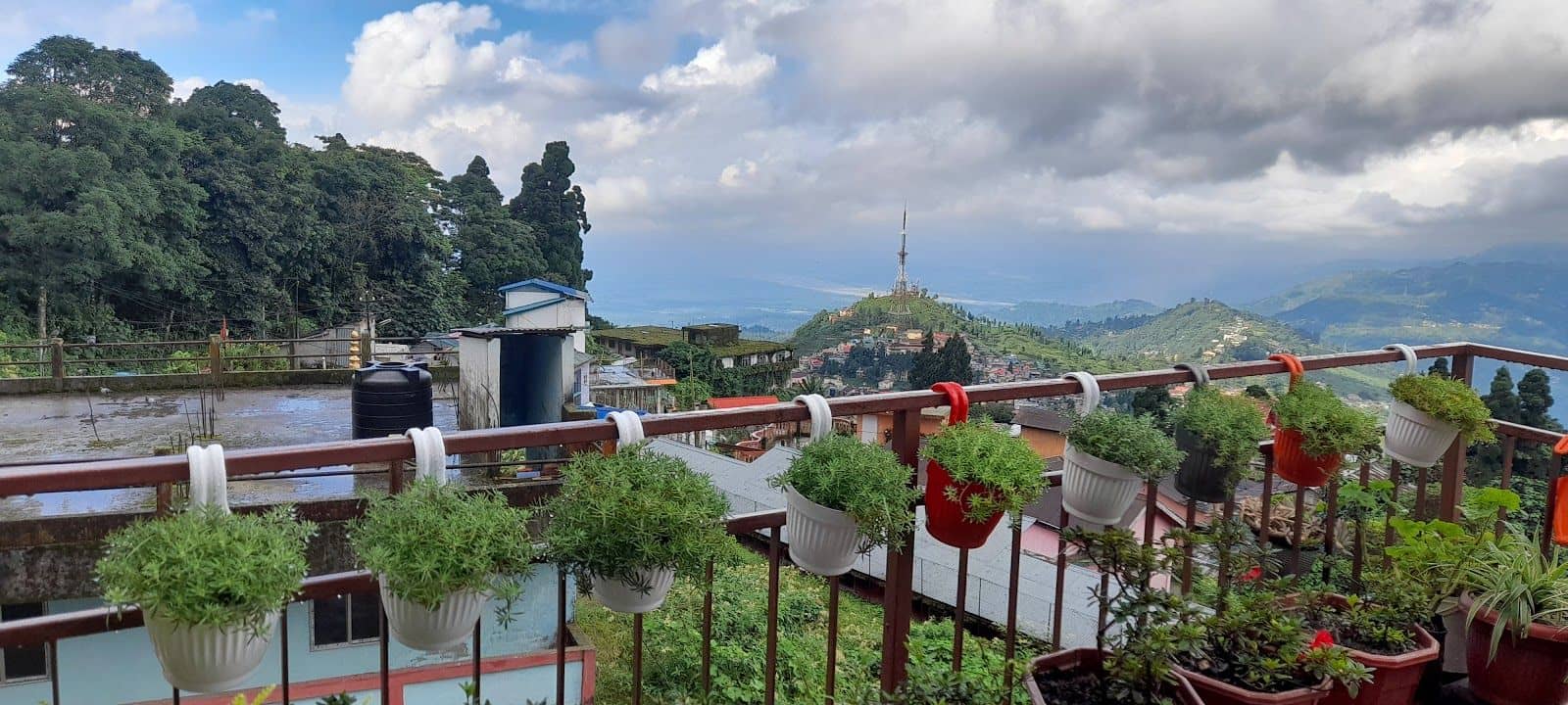 Viewpoint Homestay: Kurseong's Cloud-View Retreat - Kurseong
