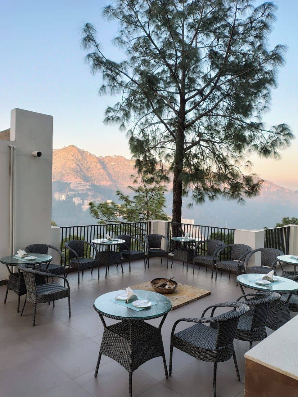 Hilltop Hotel w/ Valley Views & Service, HP - Gandhi Gram, HP photo 5