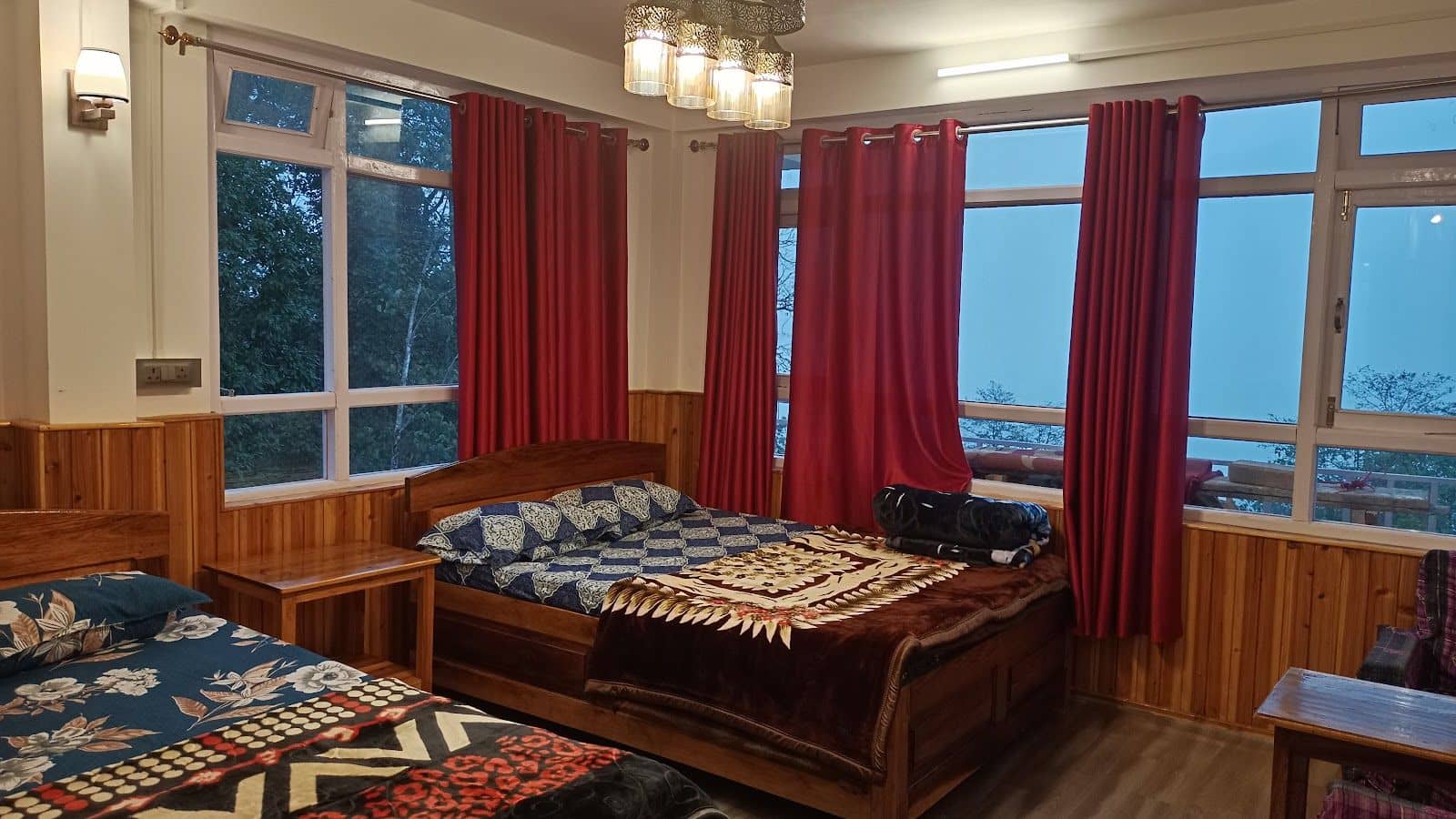 Home with Majestic Mountain Views - Takdah photo 3