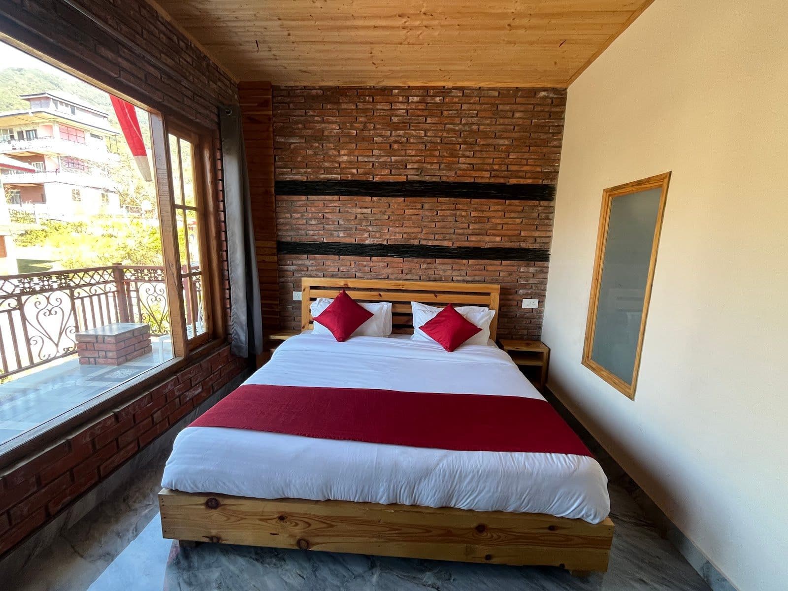 Hills Villa w/ Top-Class Chef & Paragliding, HP in Bir, HP 8