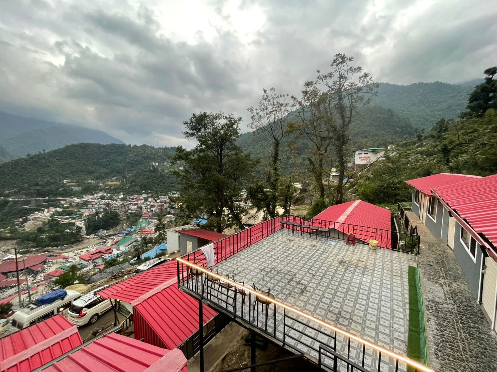 Mountain Homestay w/ Home Meals & Views in Kungarh, Uttarakhand 1