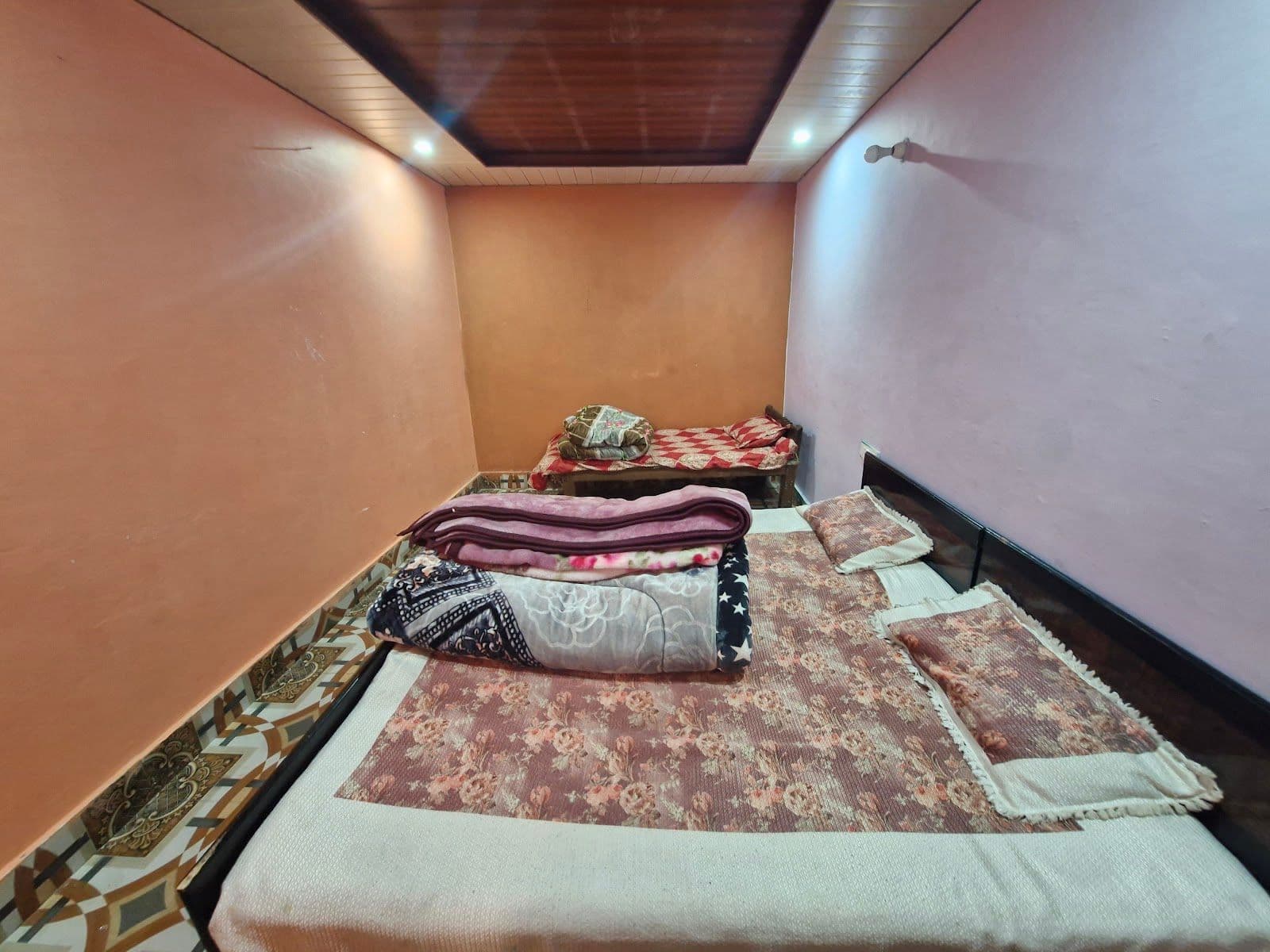 Homestay w/ Mountain Views & Home Meals in Raithal, Uttarakhand 2