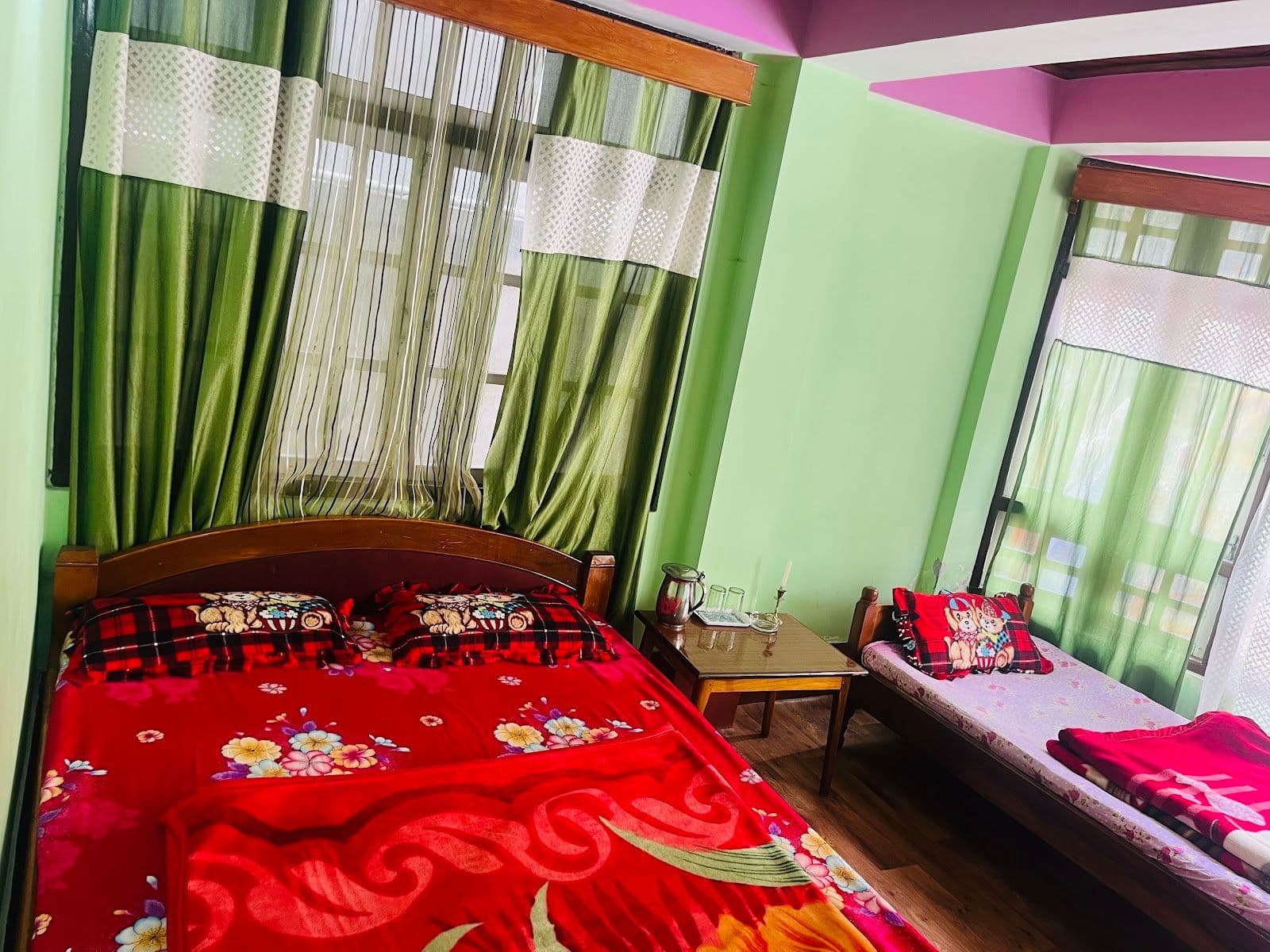 Mtn View Hotel w/Fireplace & Home Food in Lachen, Sikkim 8