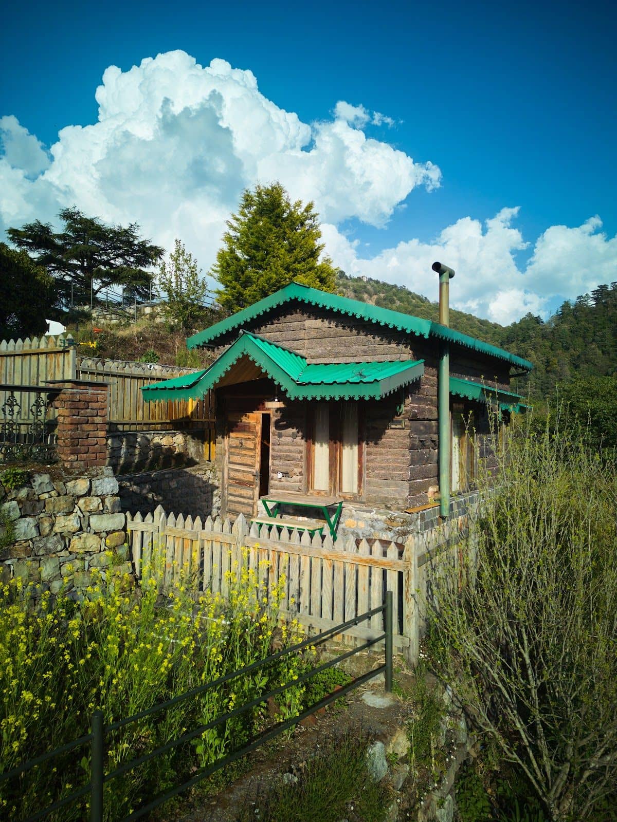 Log Hut & Cottages w/ Mountain Views, UK - Uttarakhand