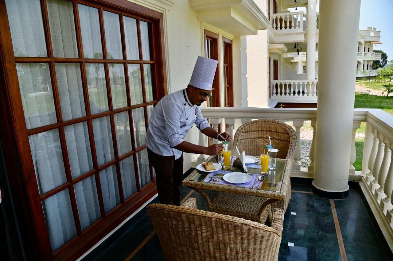 Assam Luxury Resort: Modern Comfort, Spacious in Kaziranga 8