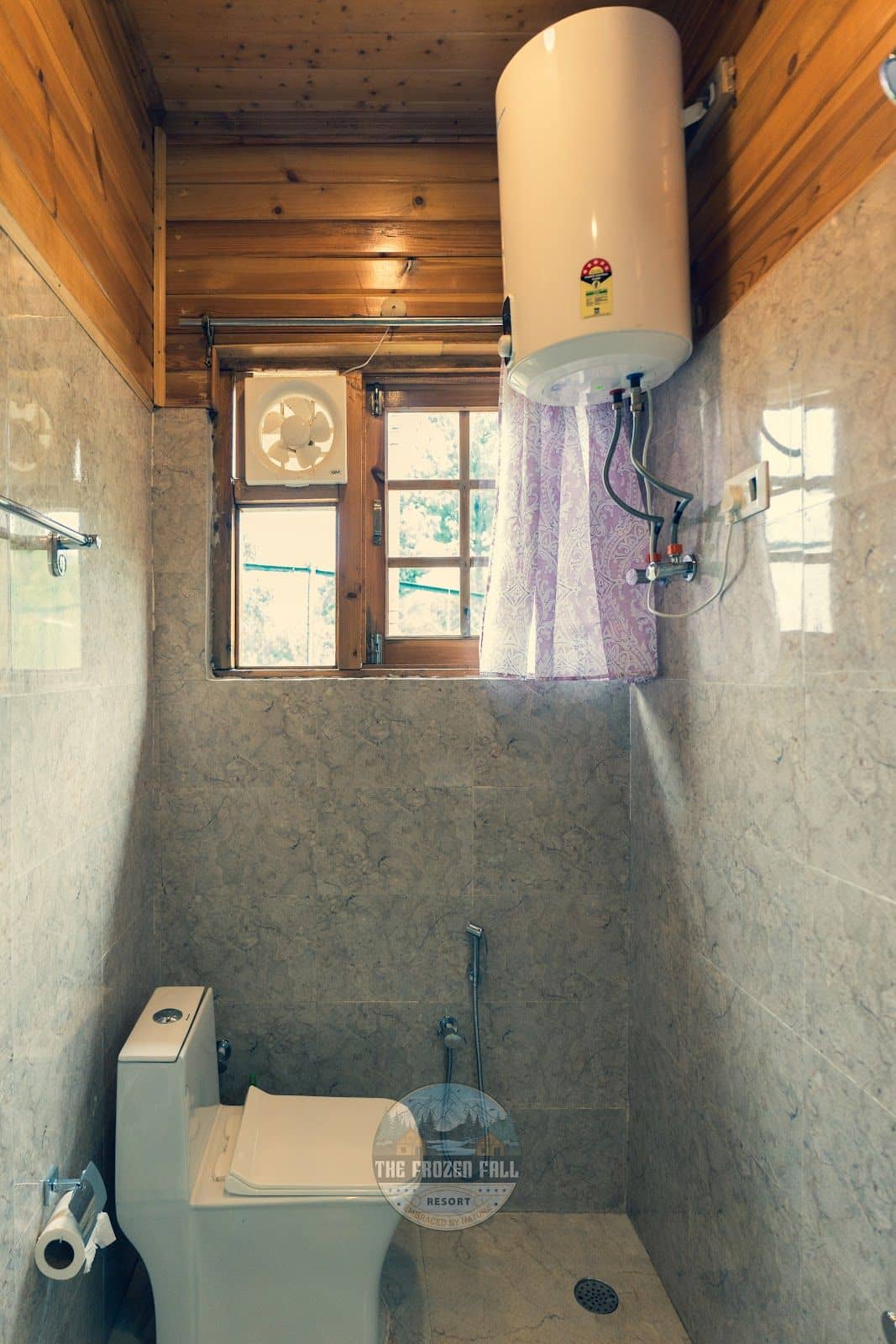 Waterfall Villa w/ Snowfall Views, Jammu & Kashmir - Jammu and Kashmir photo 4