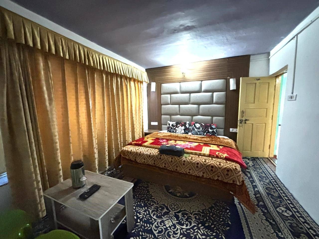 Riverside Resort w/ Mountain Views, Kashmir - Pahalgam, Kashmir photo 3