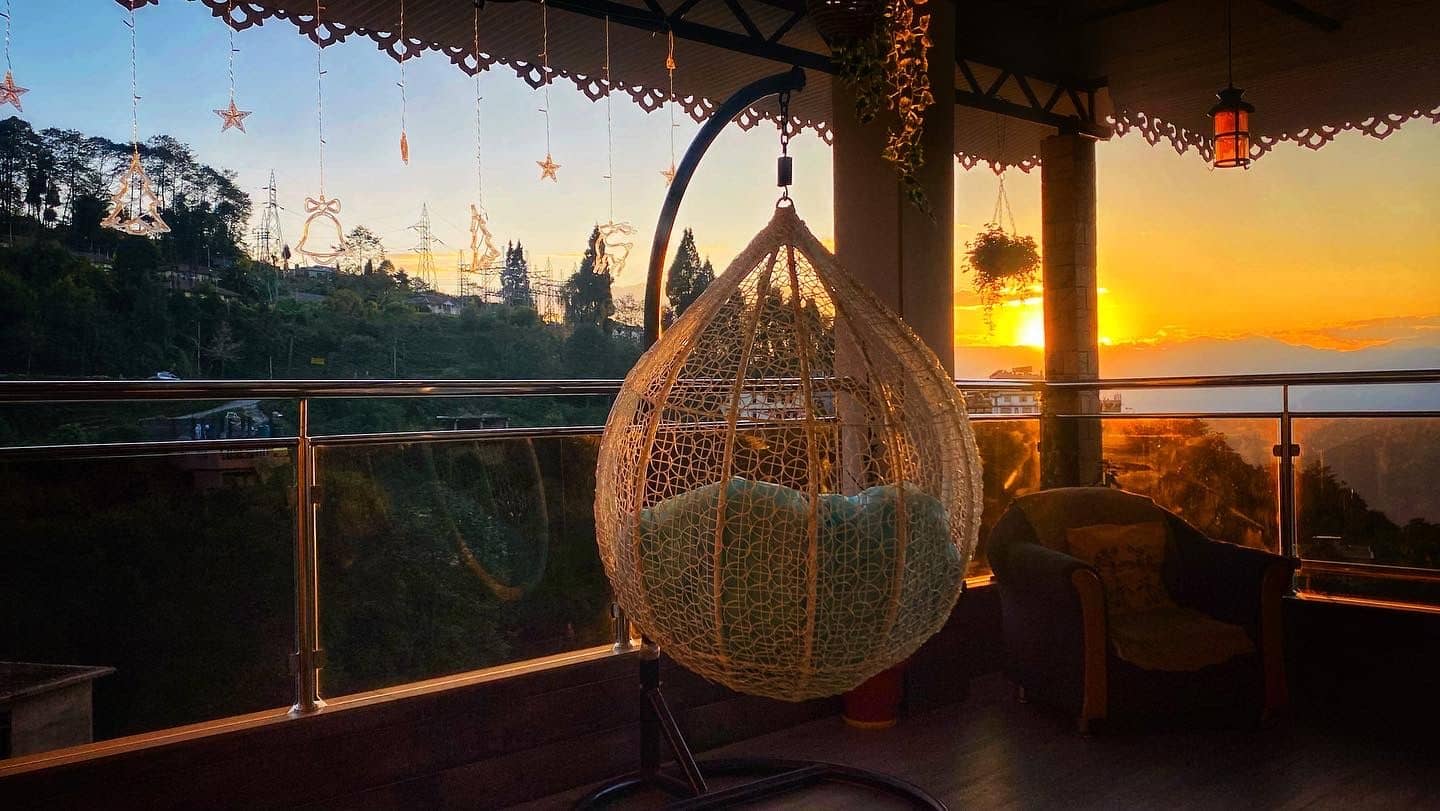 Mountain View Artistic Homestay w/ 11/10 Food - Ravangla photo 5