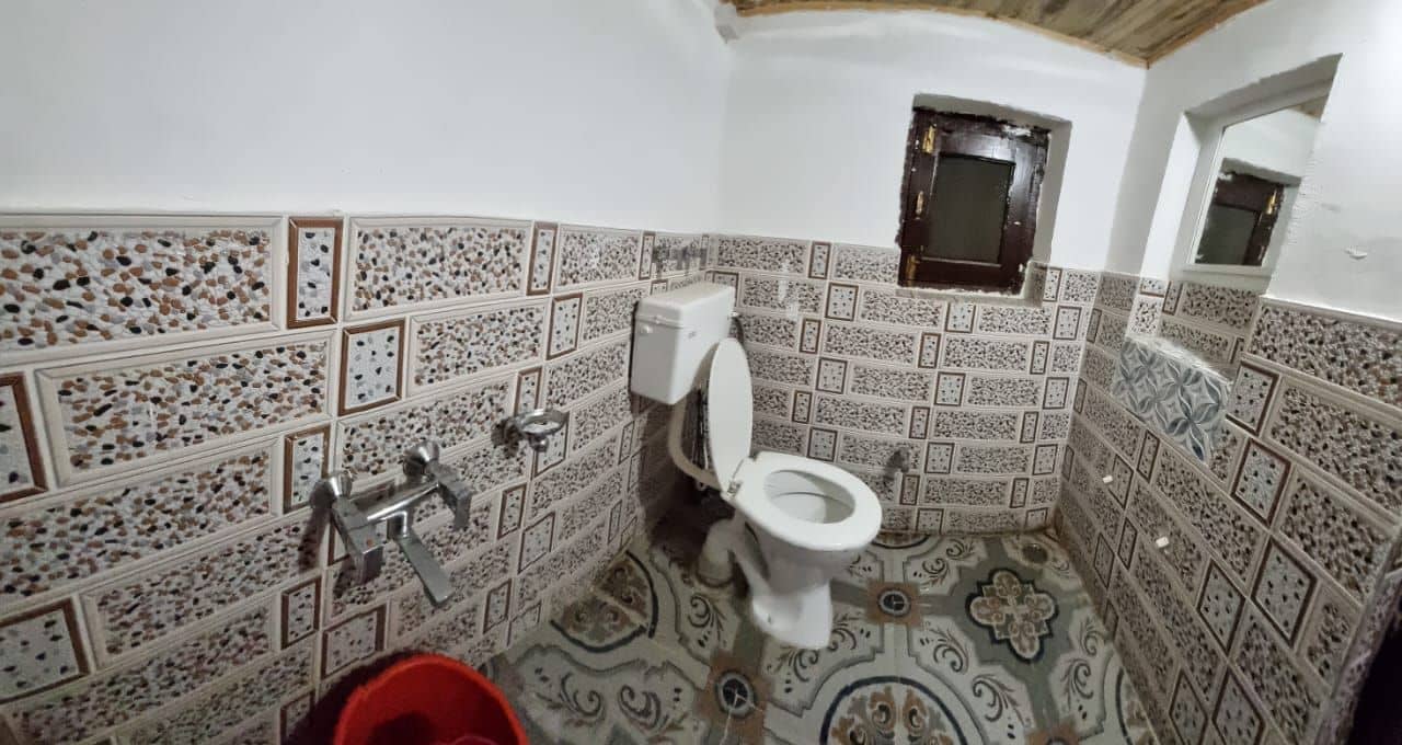 Homestay w/ Home Meals & Hot Water, Kashmir - Pahalgam, Kashmir photo 4