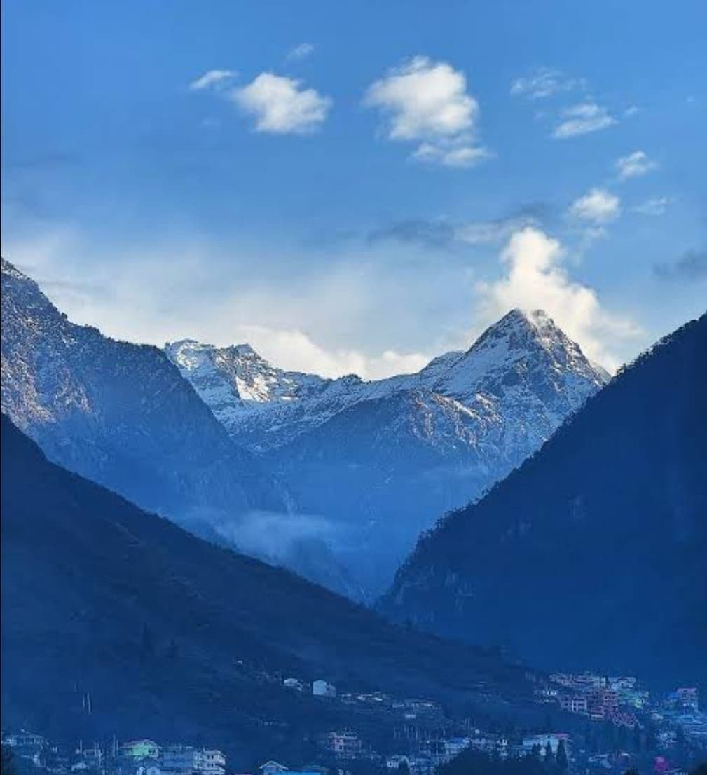 Impeccable Service & Snow View Hotel w/ Veg Meals, in Lachung 8