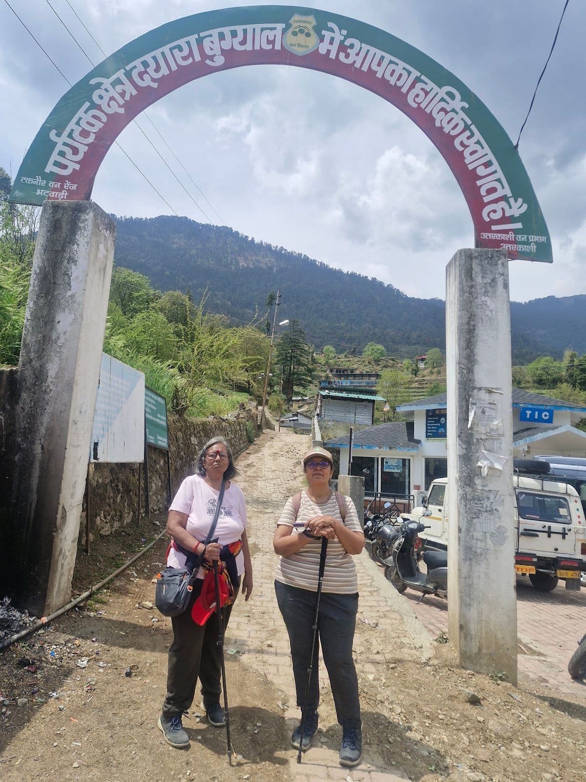 Homestay w/ Mountain Views & Home Meals in Raithal, Uttarakhand 8