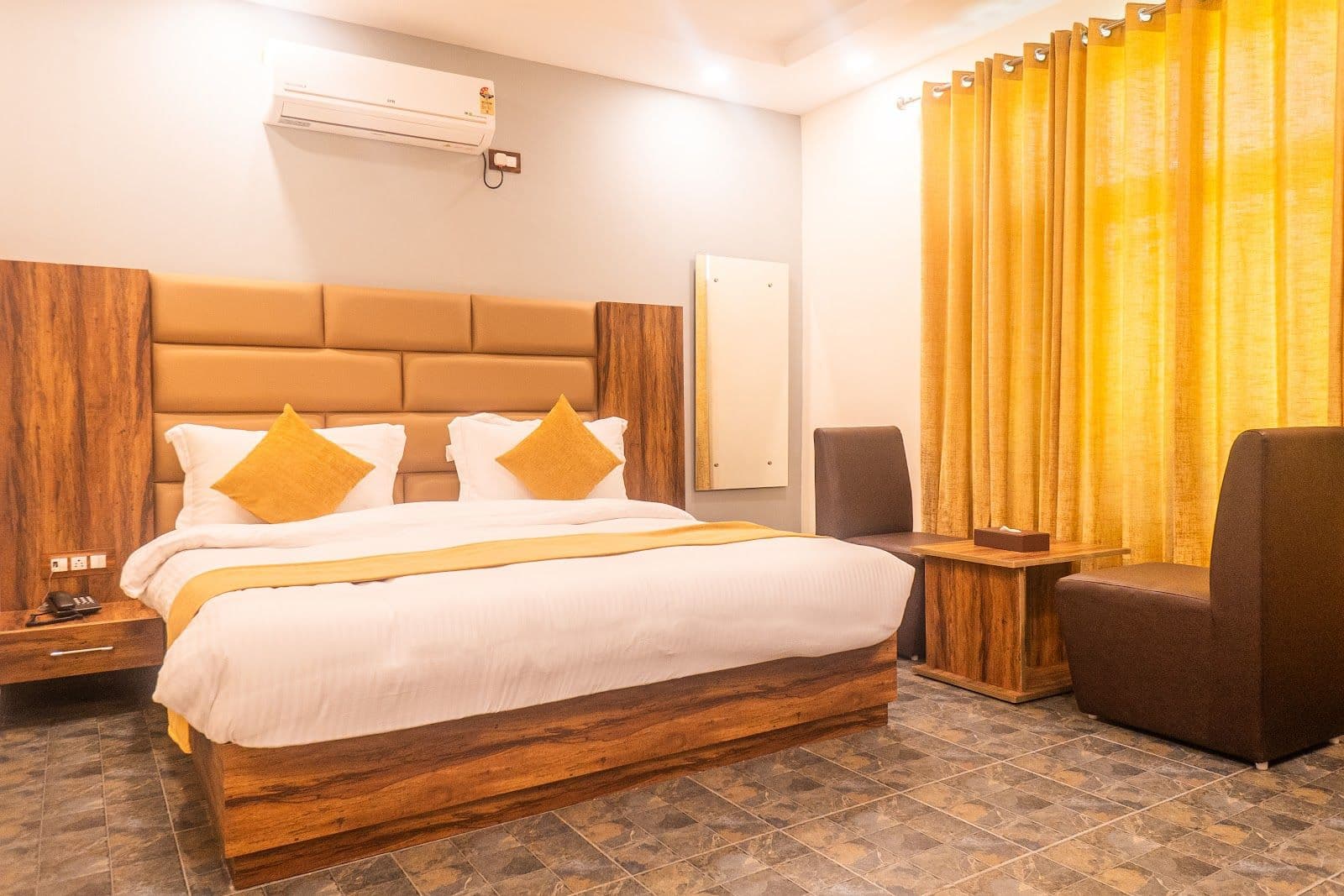 Clean Rooms Homestay w/ Delicious Food, J&K in Srinagar, J&K 8