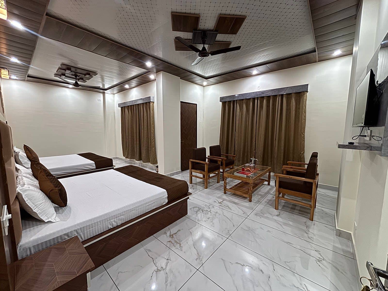 Homestay w/ Home Meals & Smart TV, HP - Darlaghat, HP photo 3