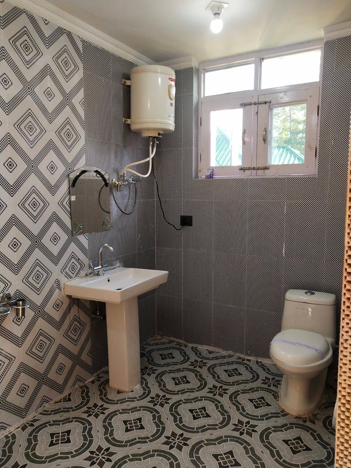 Caring Homestay w/ Emergency Support, J&K - Jammu & Kashmir Gulmarg photo 4