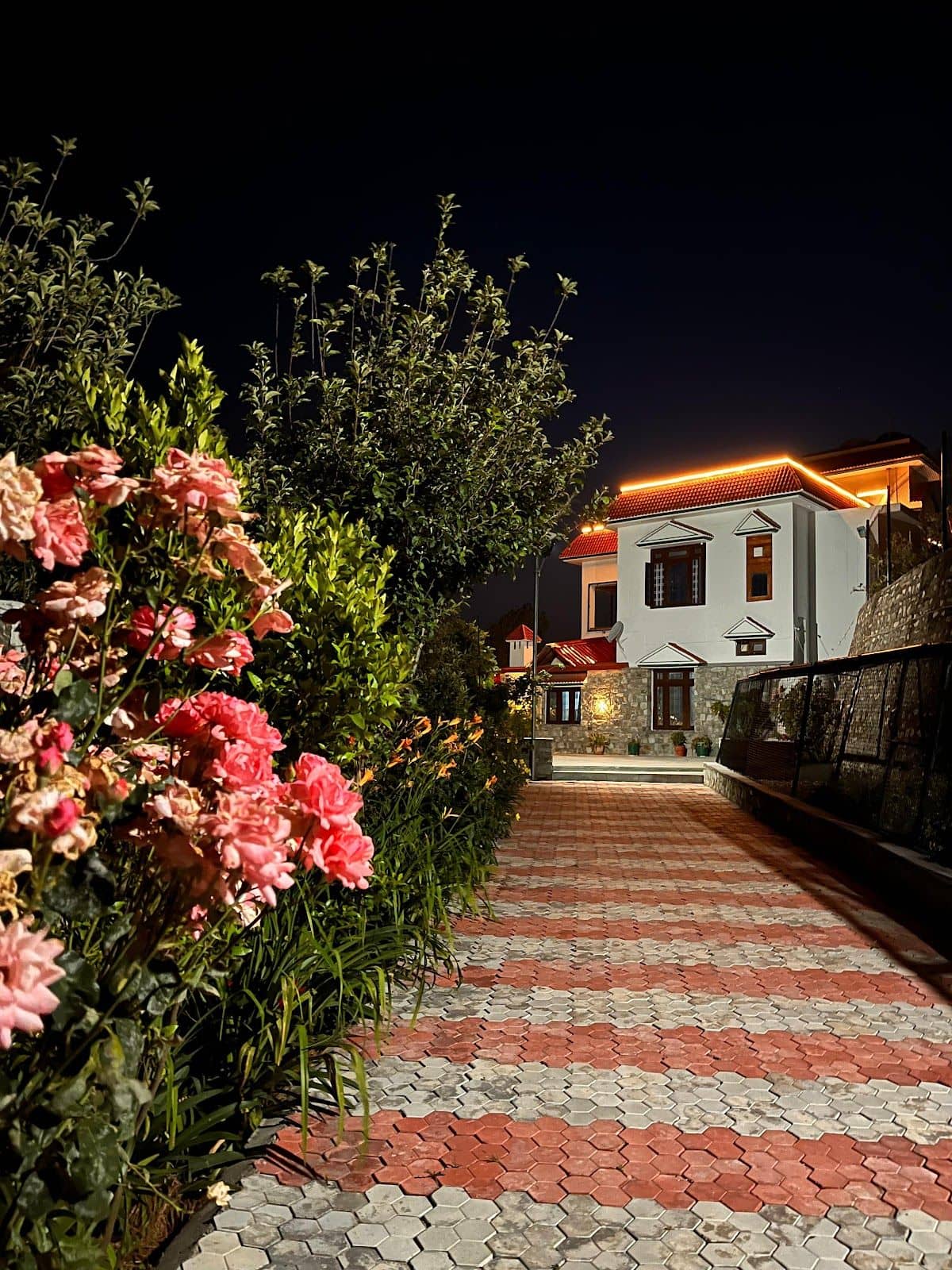 Forest Homestay w/ Home Meals & Bonfire - Manila, Uttarakhand