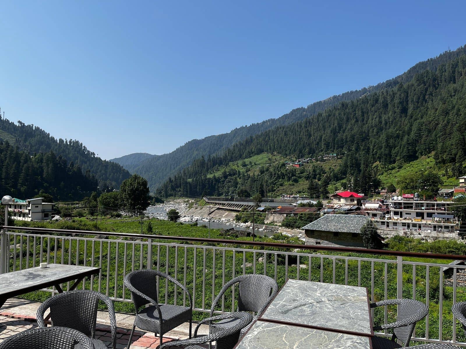 Cozy Homestay in Parashar - Parashar