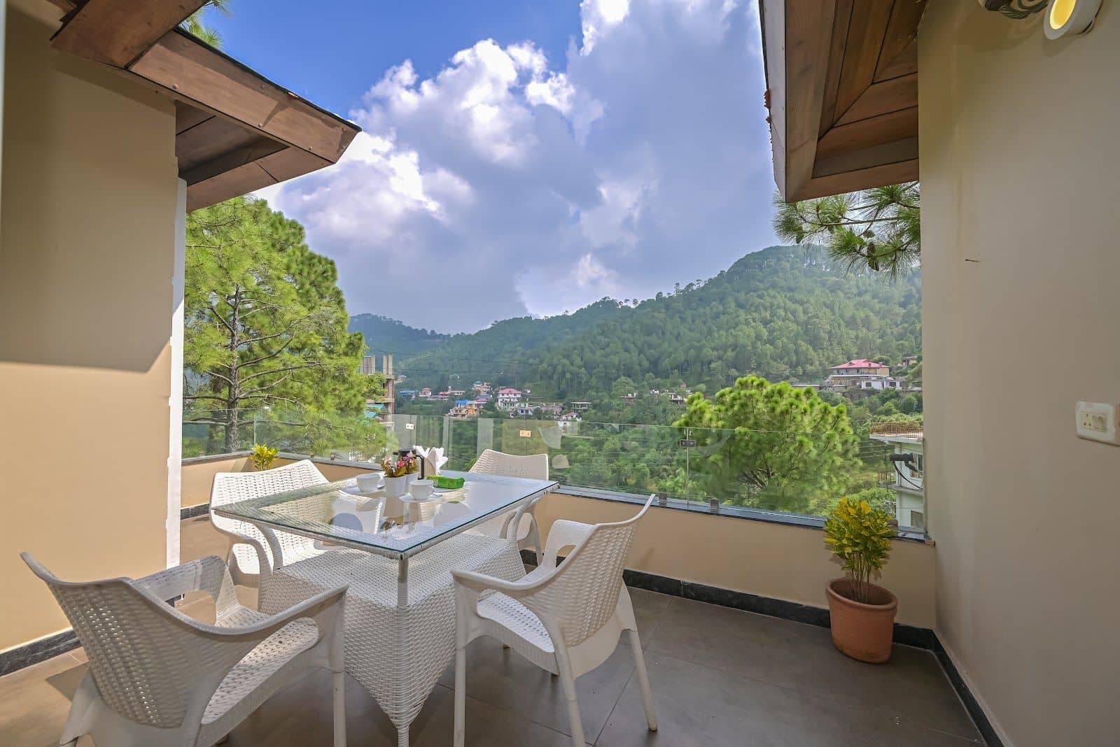 Mountain Cabin w/ Forest Views & Pool, HP - Himachal Pradesh