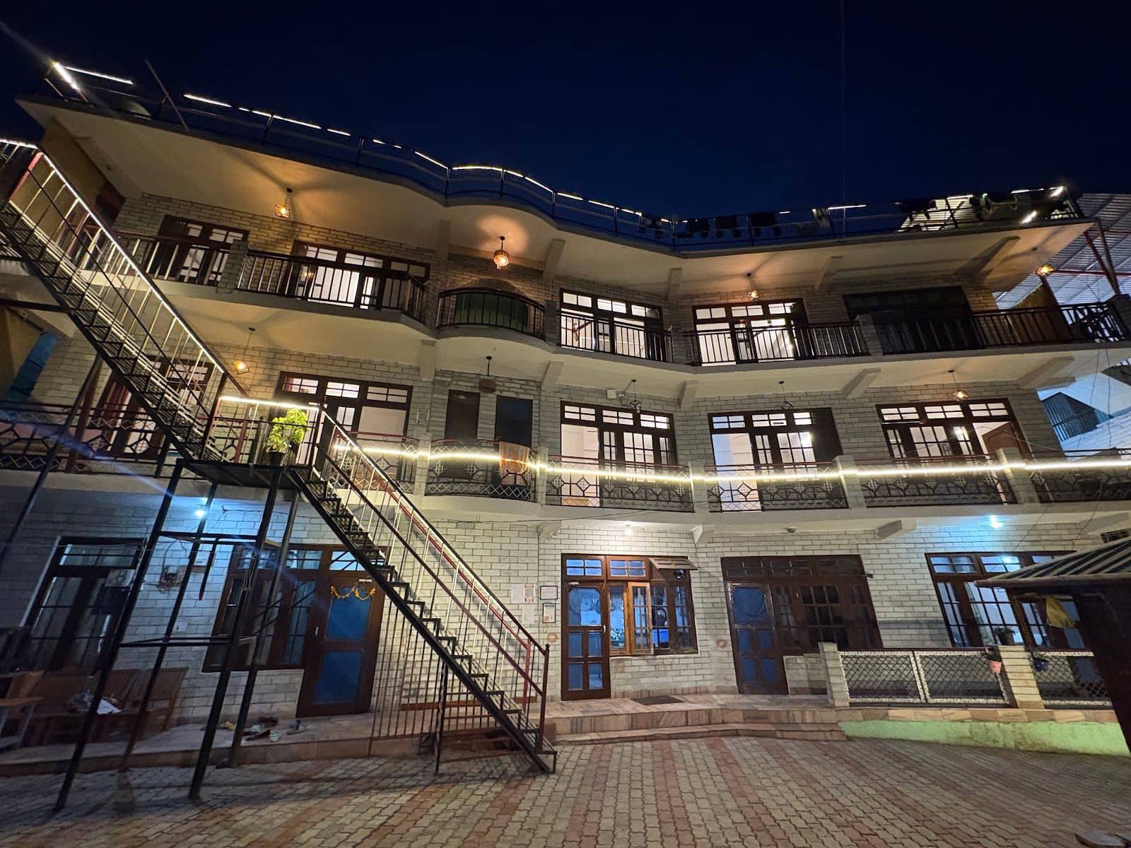 Mountain View Homestay w/ Heaters & Geyser, HP - Kasol, HP