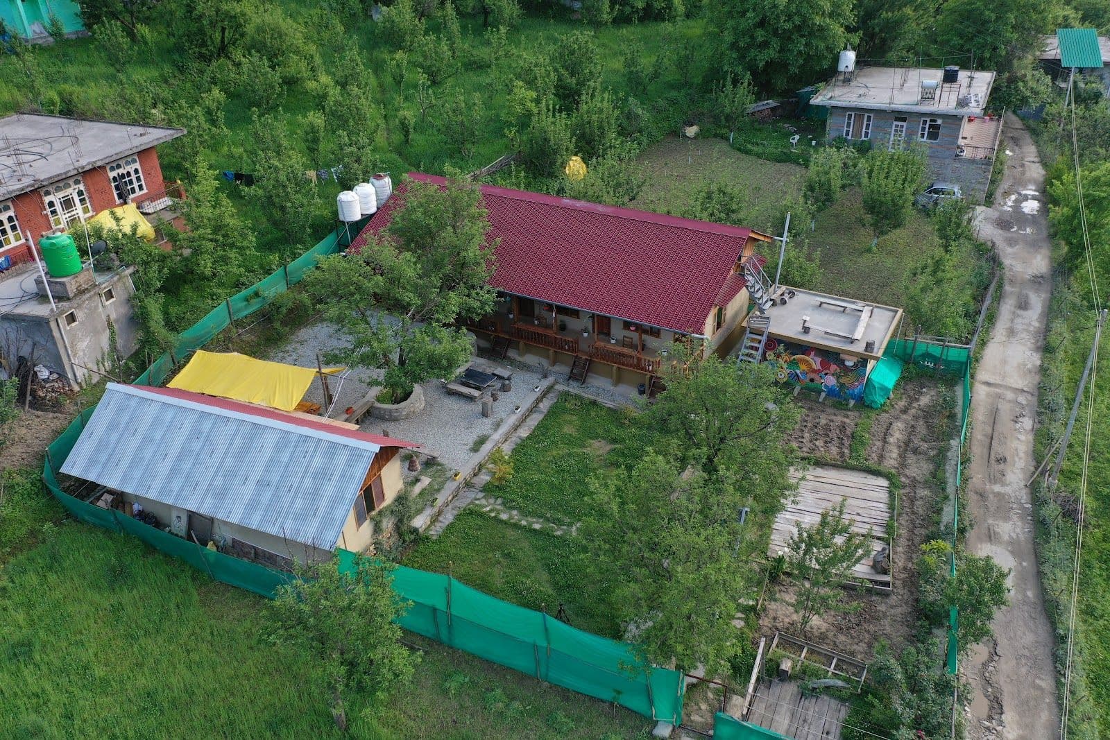 Wood & Cottage w/ Home Meals, HP in Jari, HP 8