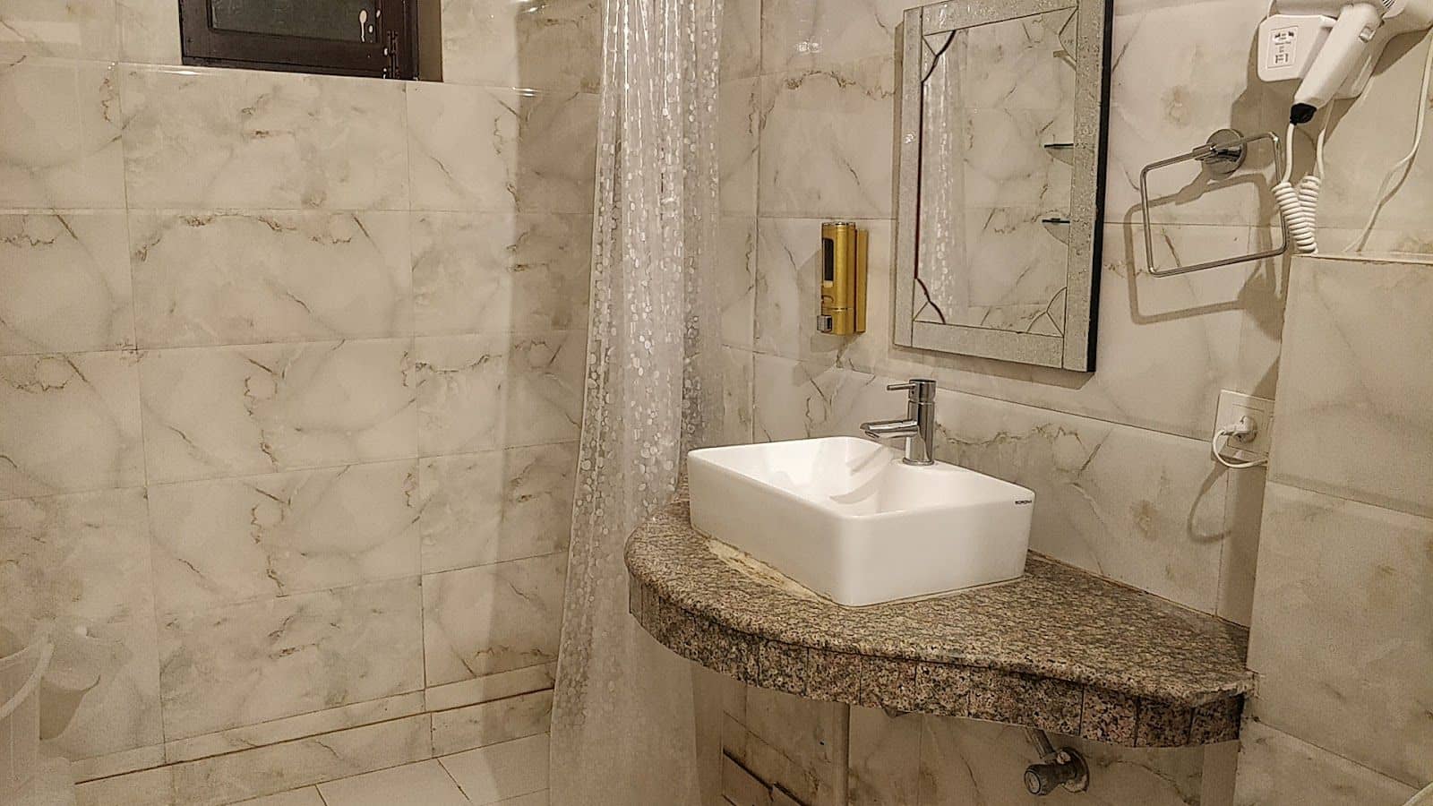 4BR Penthouse w/ Rooftop Views & Ghats - Rishikesh, Uttarakhand photo 4