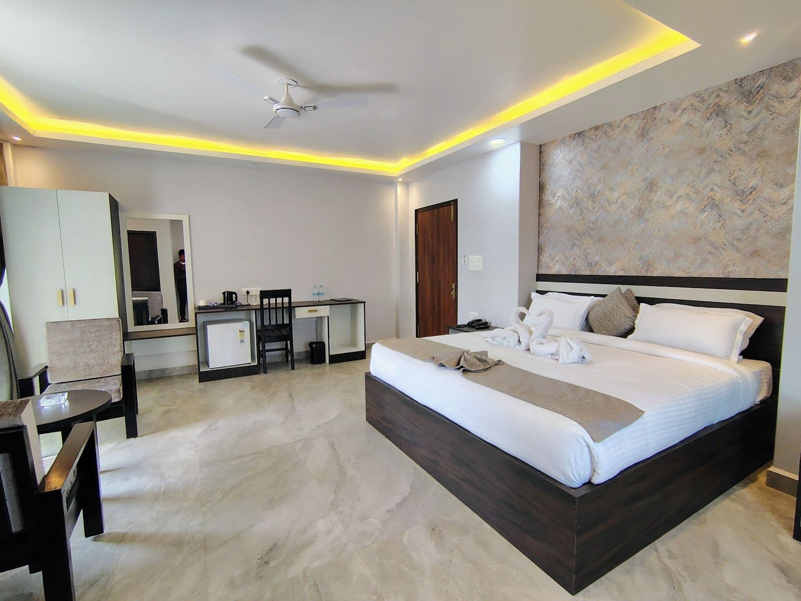 Lakeside Highway Retreat with Mesmerizing Views in Thadlaskein (Near Jowai) 2