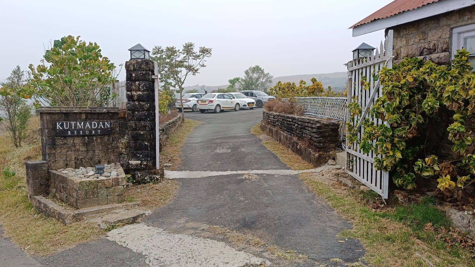 Breathtaking Cliffside Haven with Panoramic Views - Cherrapunjee