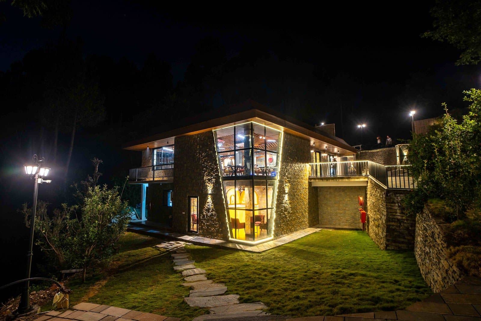 Mountain w/ Bonfire & , HP - Chail, HP