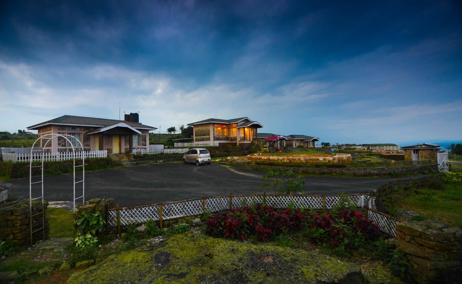 Breathtaking Cliffside Haven with Panoramic Views - Cherrapunjee photo 5