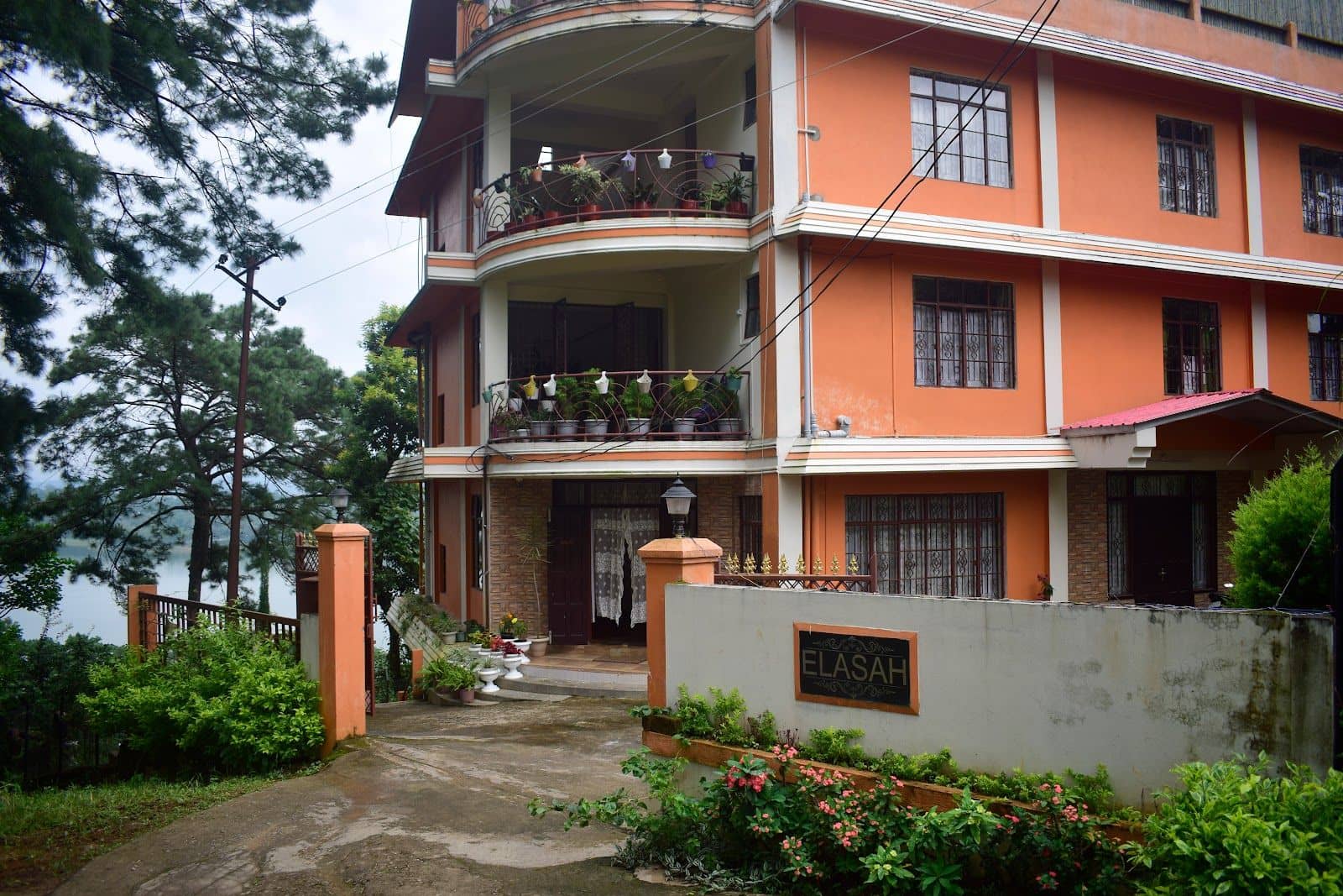 Lakeview Escape with Unforgettable Hospitality - Umiam