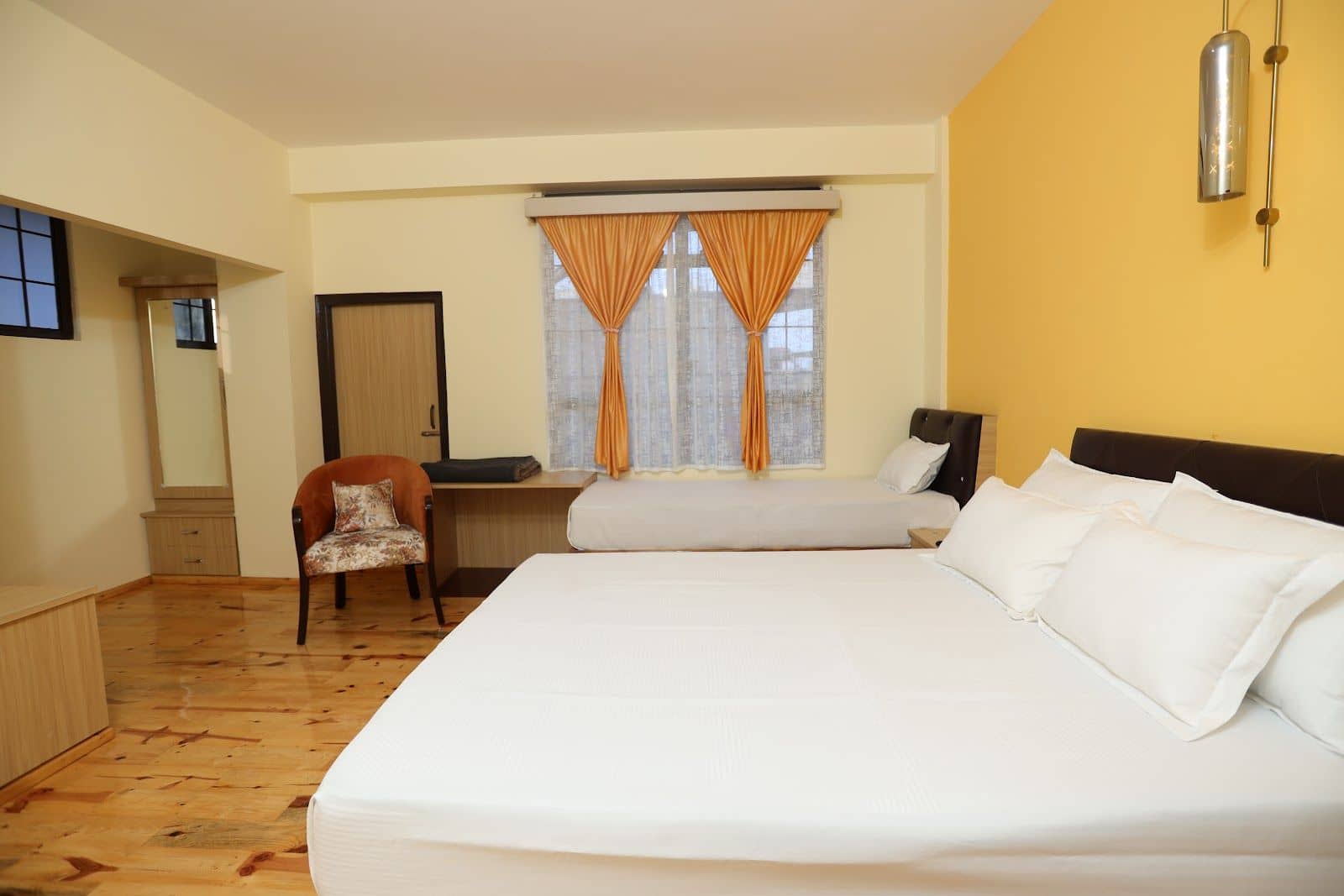 Spacious Hill-View Retreat with Rooftop view - Shillong photo 3