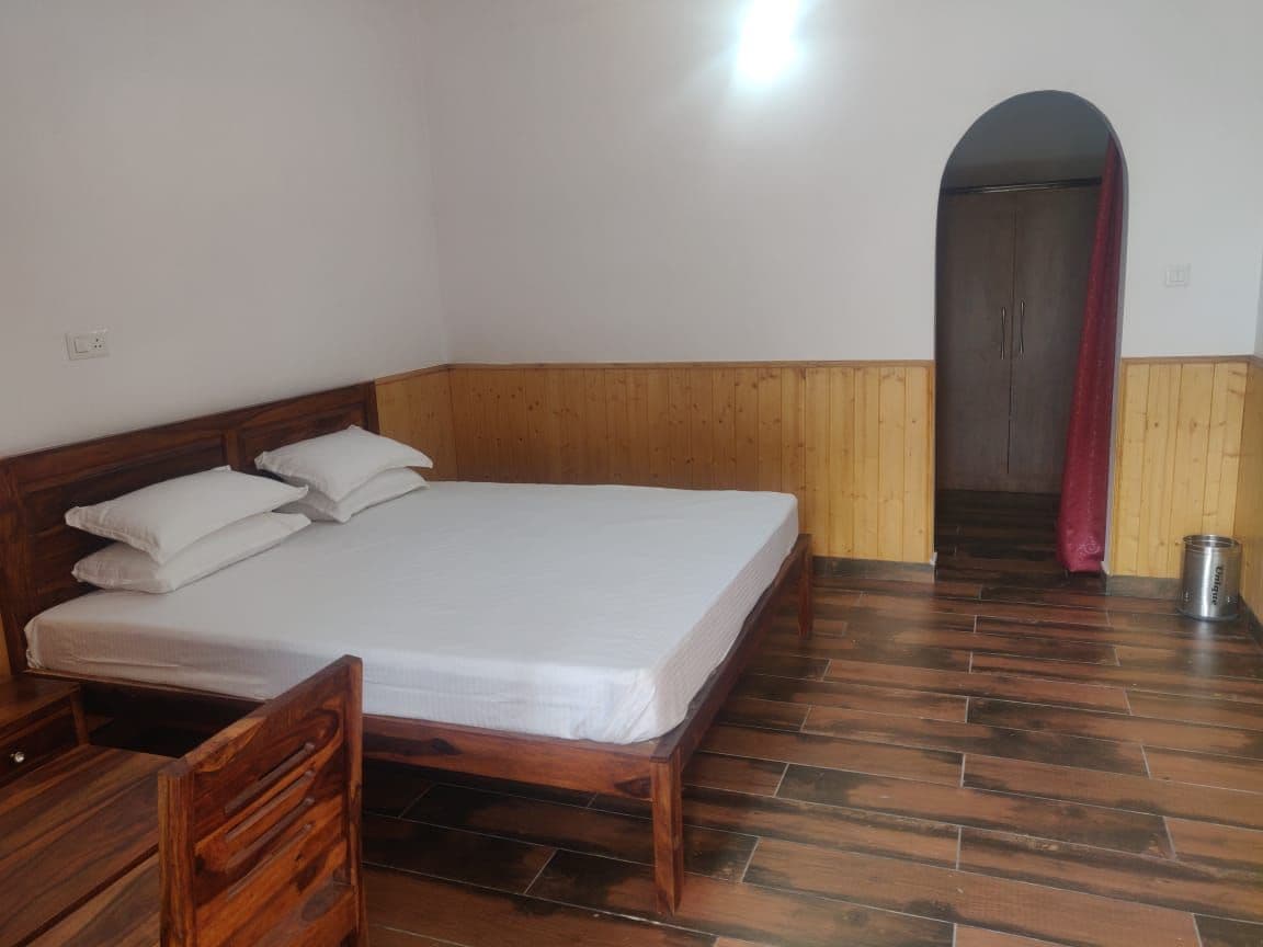 Apple Farm Homestay w/ Cultural Experience, HP in Rohru, HP 2