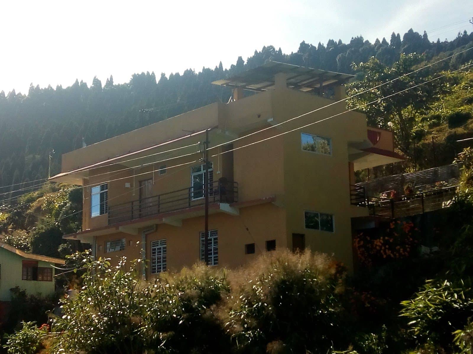 Charming Hillside with Stunning Mountain Views - Takdah