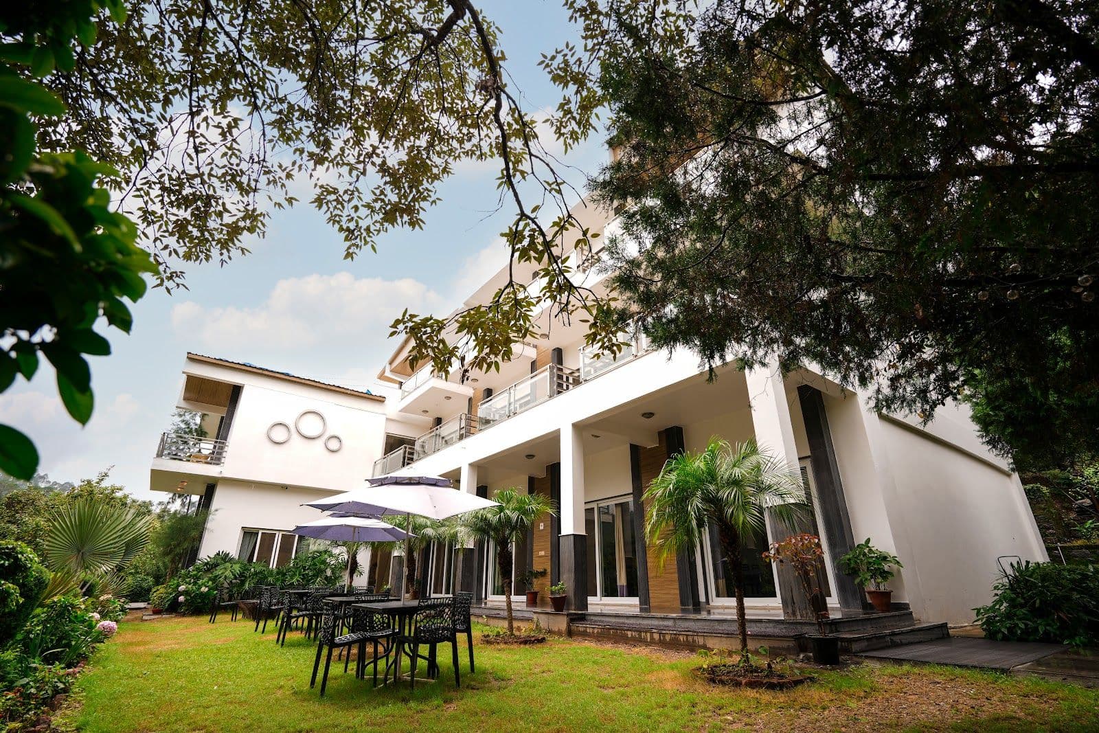 Spacious Resort w/ Valley Views & Games, UK in Bhimtal, UK 1