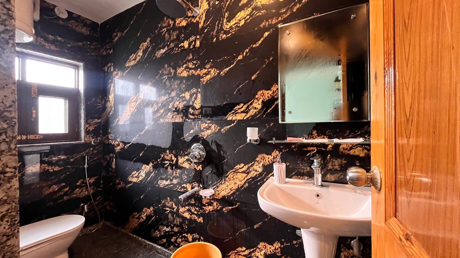 Clean Homestay w/ Home Meals & Travel Help, J&K - Srinagar, J&K photo 4