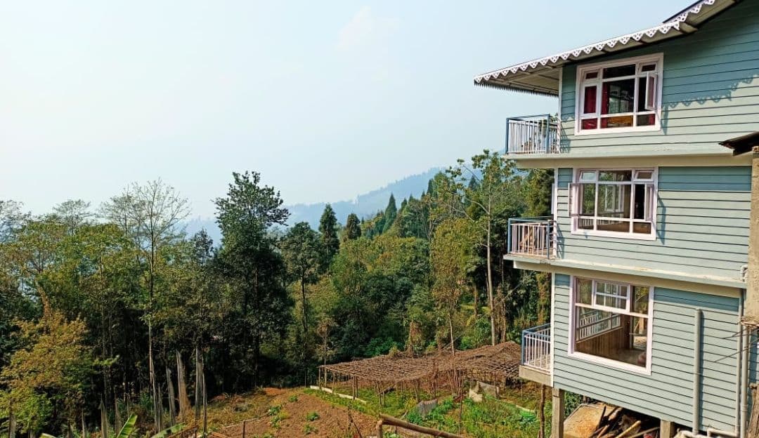 Home with Majestic Mountain Views in Takdah 1