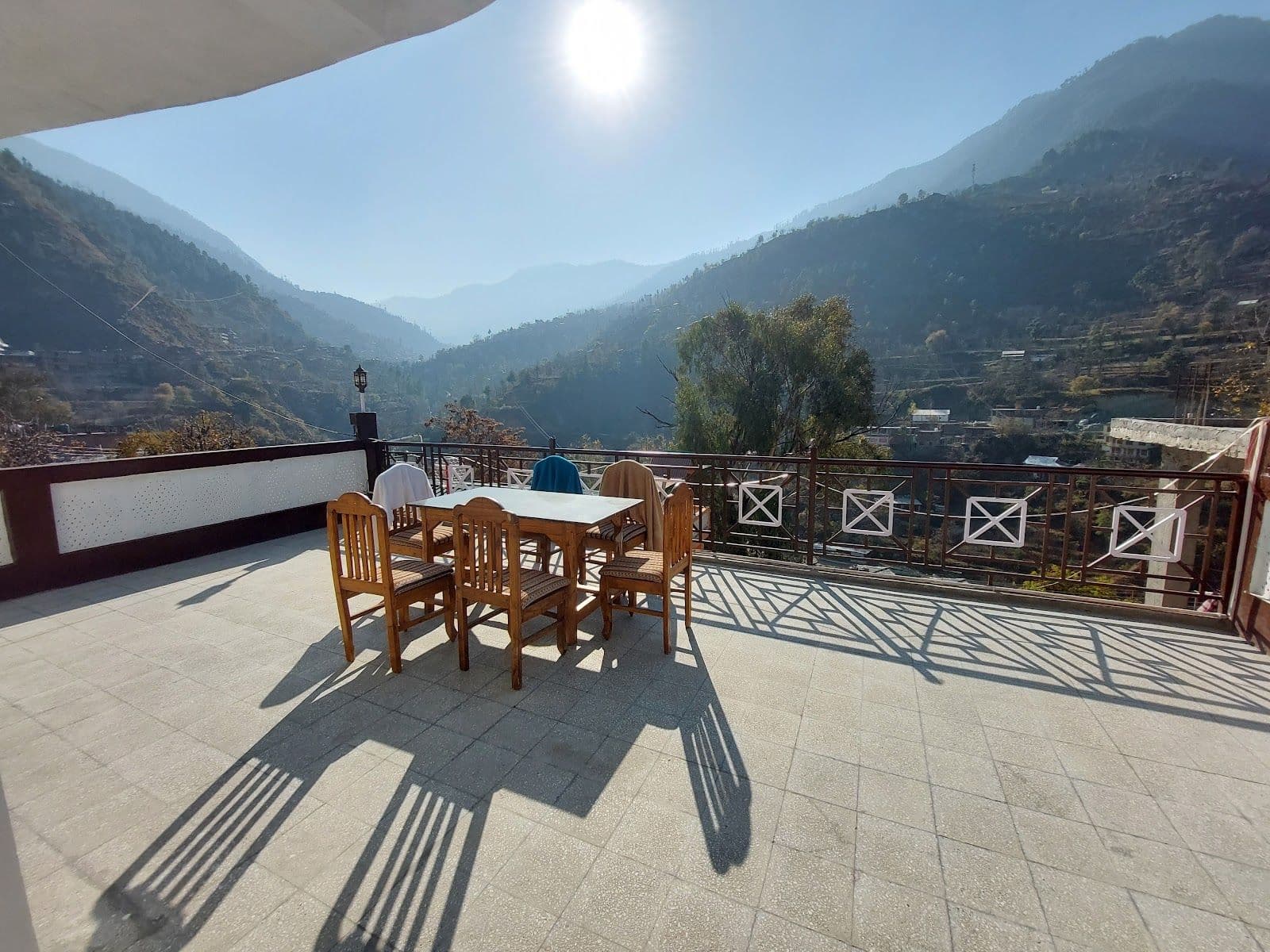 Family Homestay w/ Home Meals & Garden, HP in Banjar, HP 5