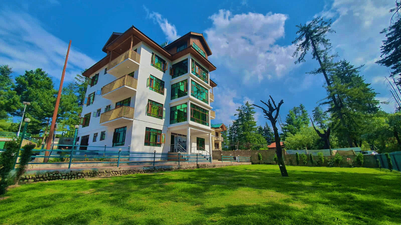 Caring Homestay w/ Emergency Support, J&K - Jammu & Kashmir Gulmarg