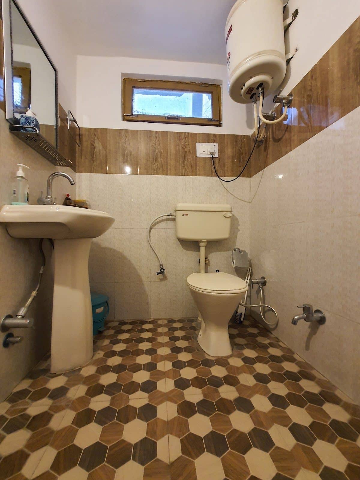 Mud Homestay w/ Heated Beds & Home Meals, HP - Tabo, HP photo 4