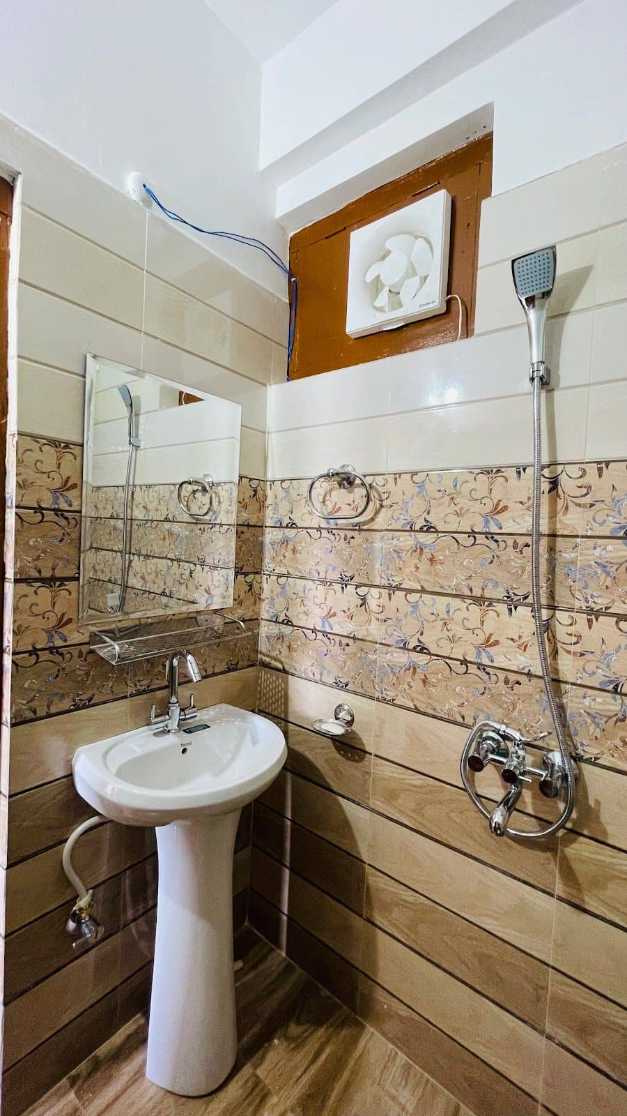 Homely Guesthouse w/ Home Meals & Views, HP - Chamba, HP photo 4