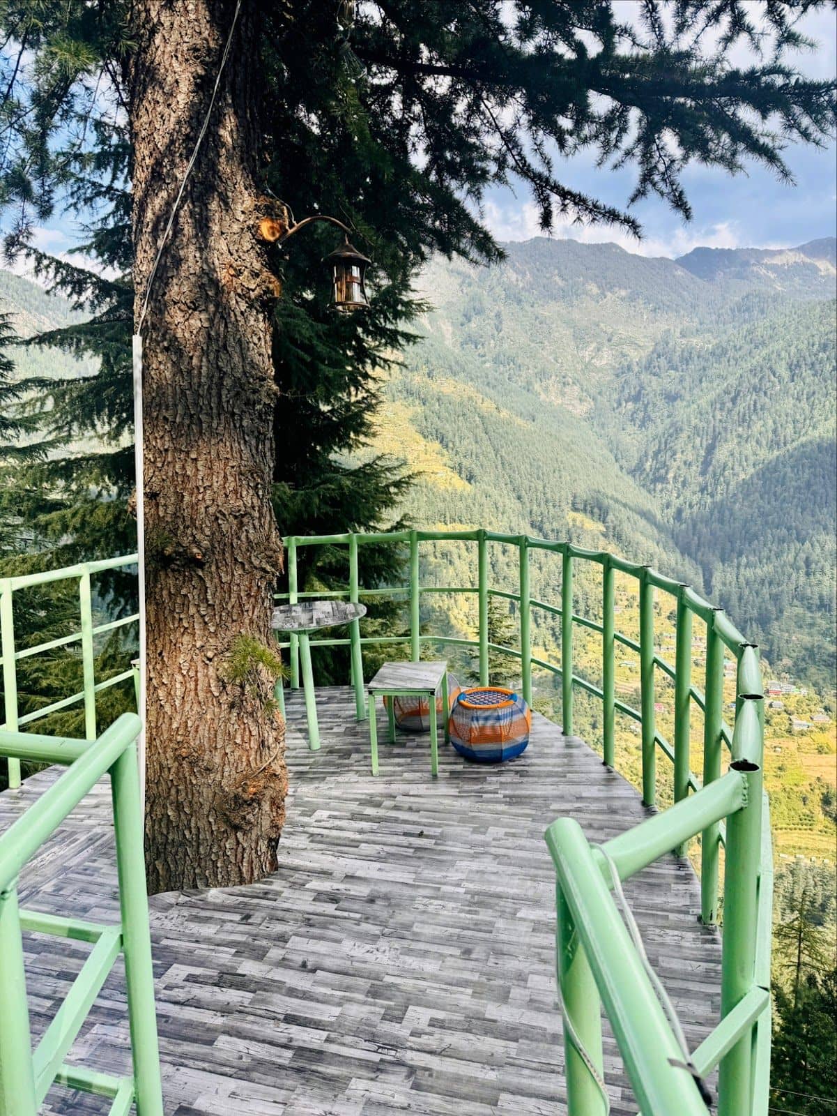 3BR Homestay w/ Mountain Views & Pet Dog, HP - Jibhi, HP photo 5