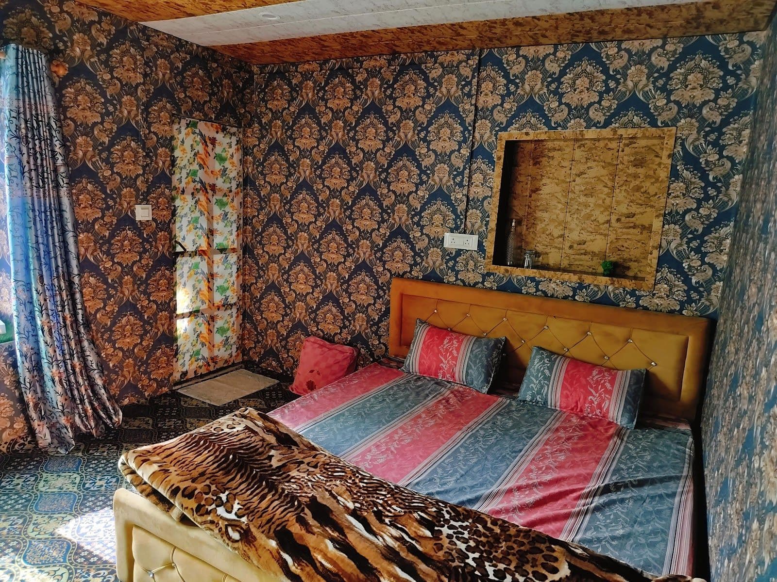 Family Homestay w/ Home Meals & Views, Kashmir in Gurez, Kashmir 2